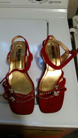 Woman shoes size seven and a half.