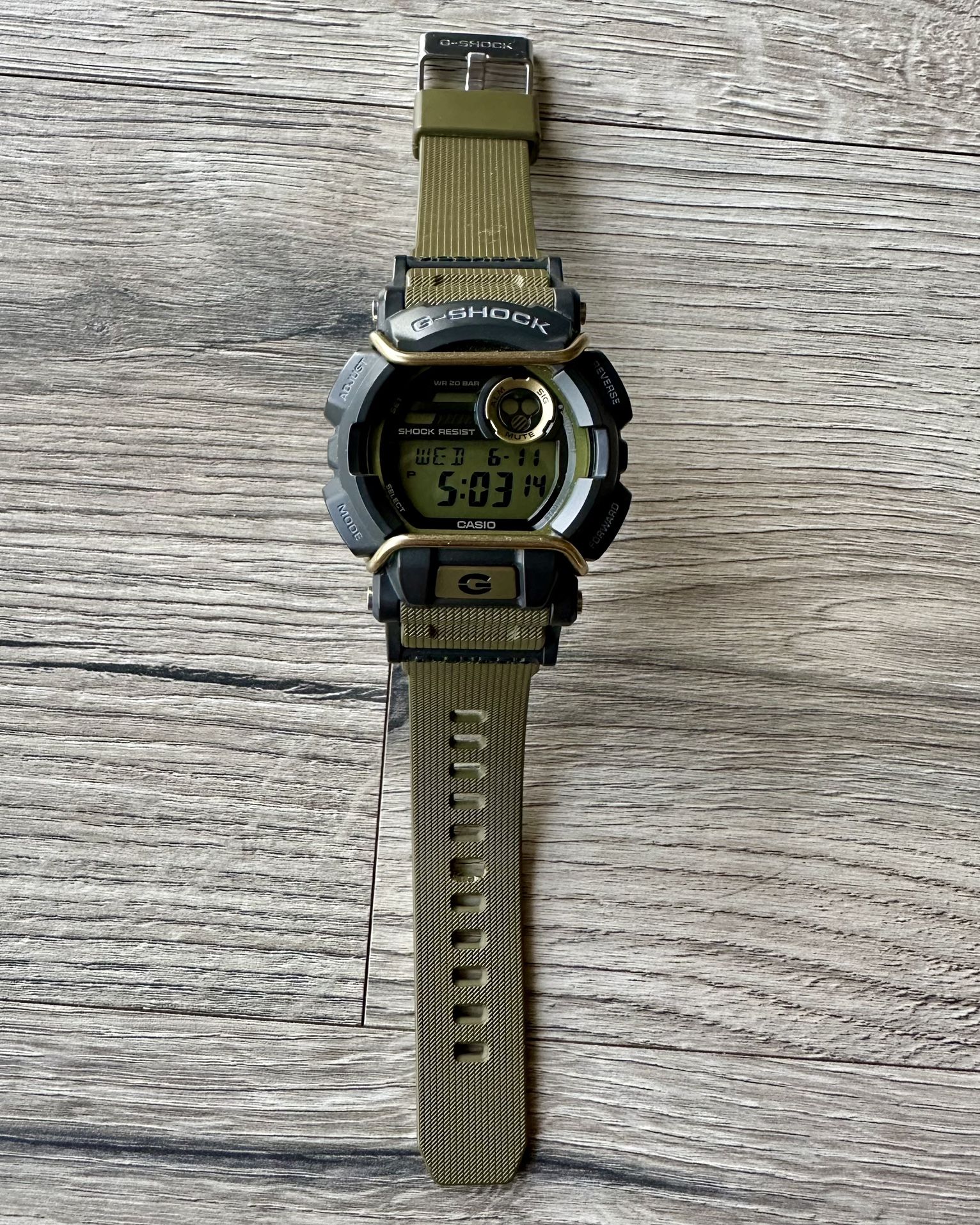 Lightly used Casio G-Shock GD-400