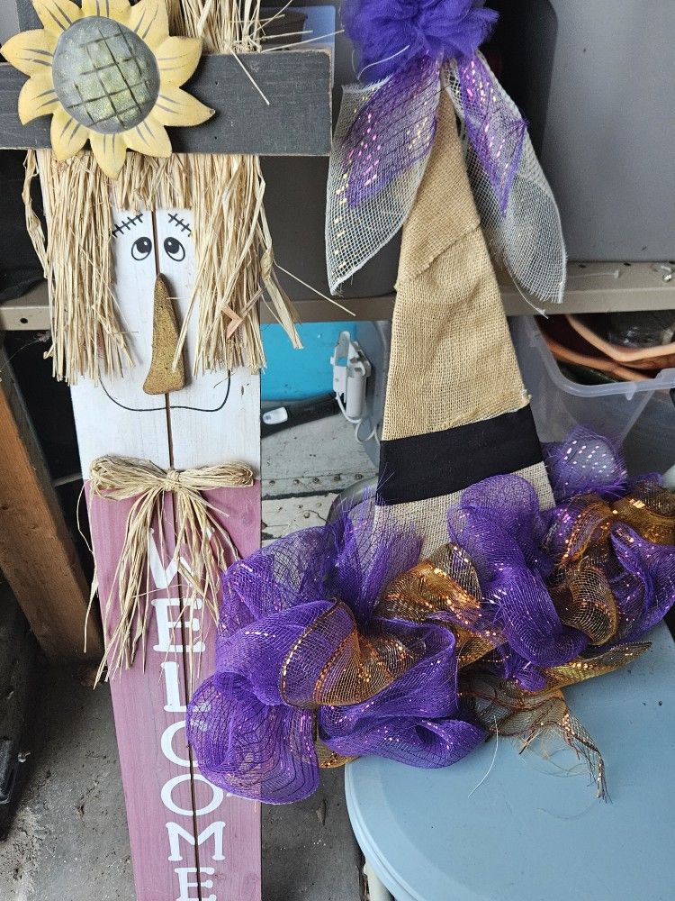 Door Hat Decor.and Wlexome Sign 3 Items For 5