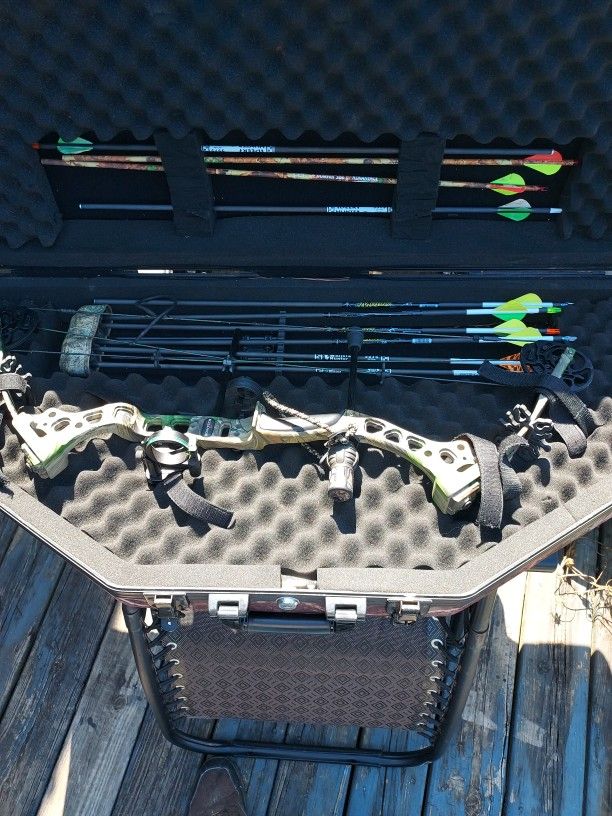 Bowtech Bow 10arrow Nice Case  Case Cost  180 New Got To Old To Hunt With It Take 250 Grate Shape 