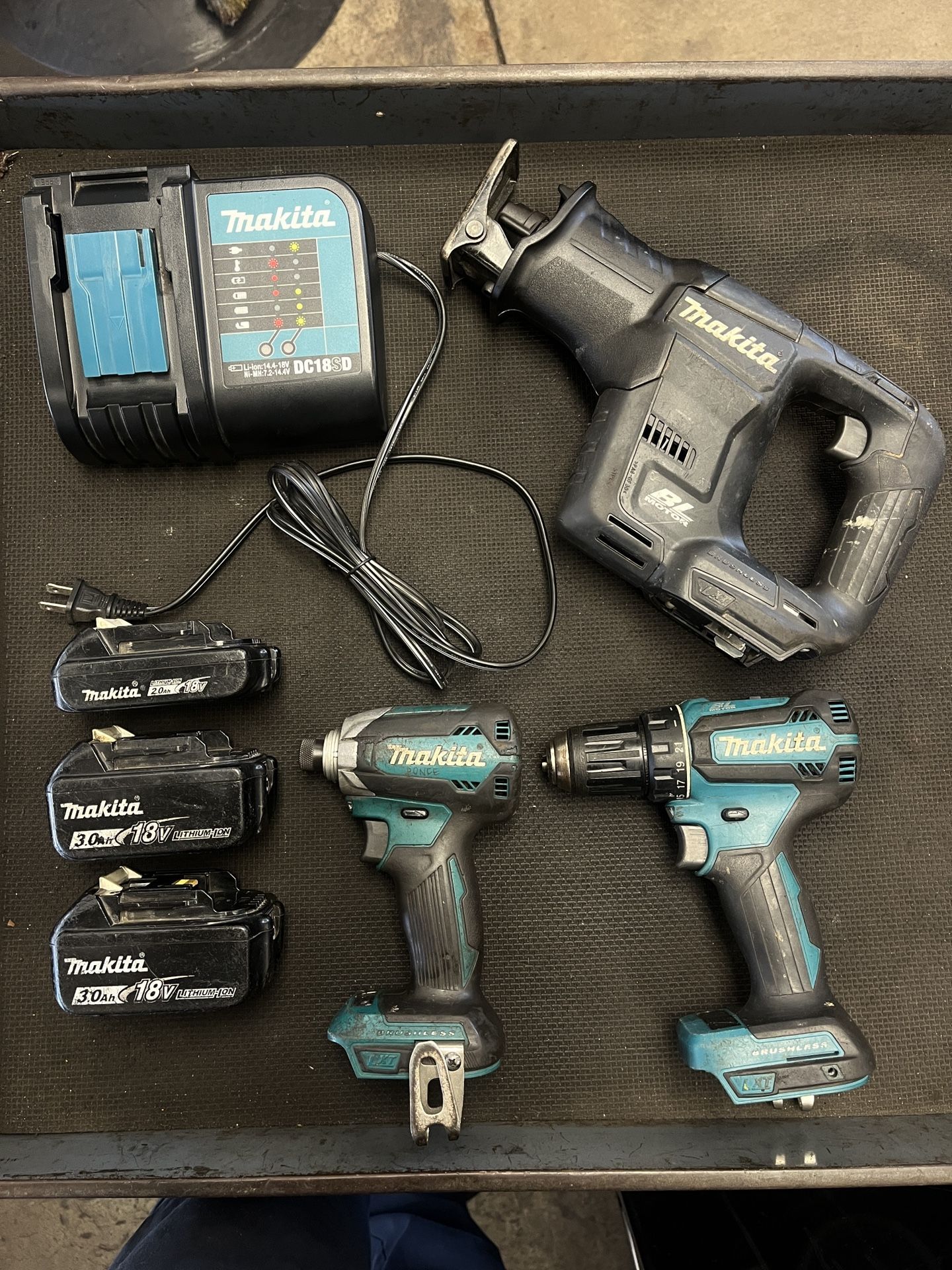 Makita Brushless Impact And Drill Set /Subcompact Saw Hackzall Sawzall