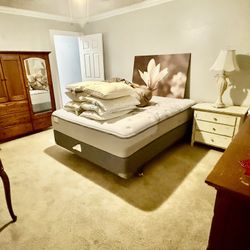 Thomasville “Impressions” 6-Piece Bedroom Collection – Solid Wood Price: $1,525 for full set