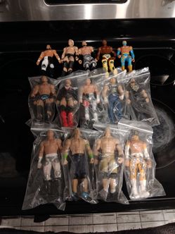 WWE WRESTLING FiGURES LOT OF 14