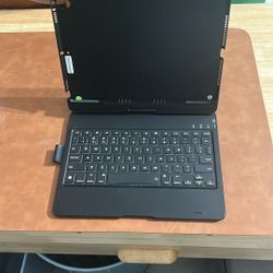 Yekbee iPad Case with Keyboard