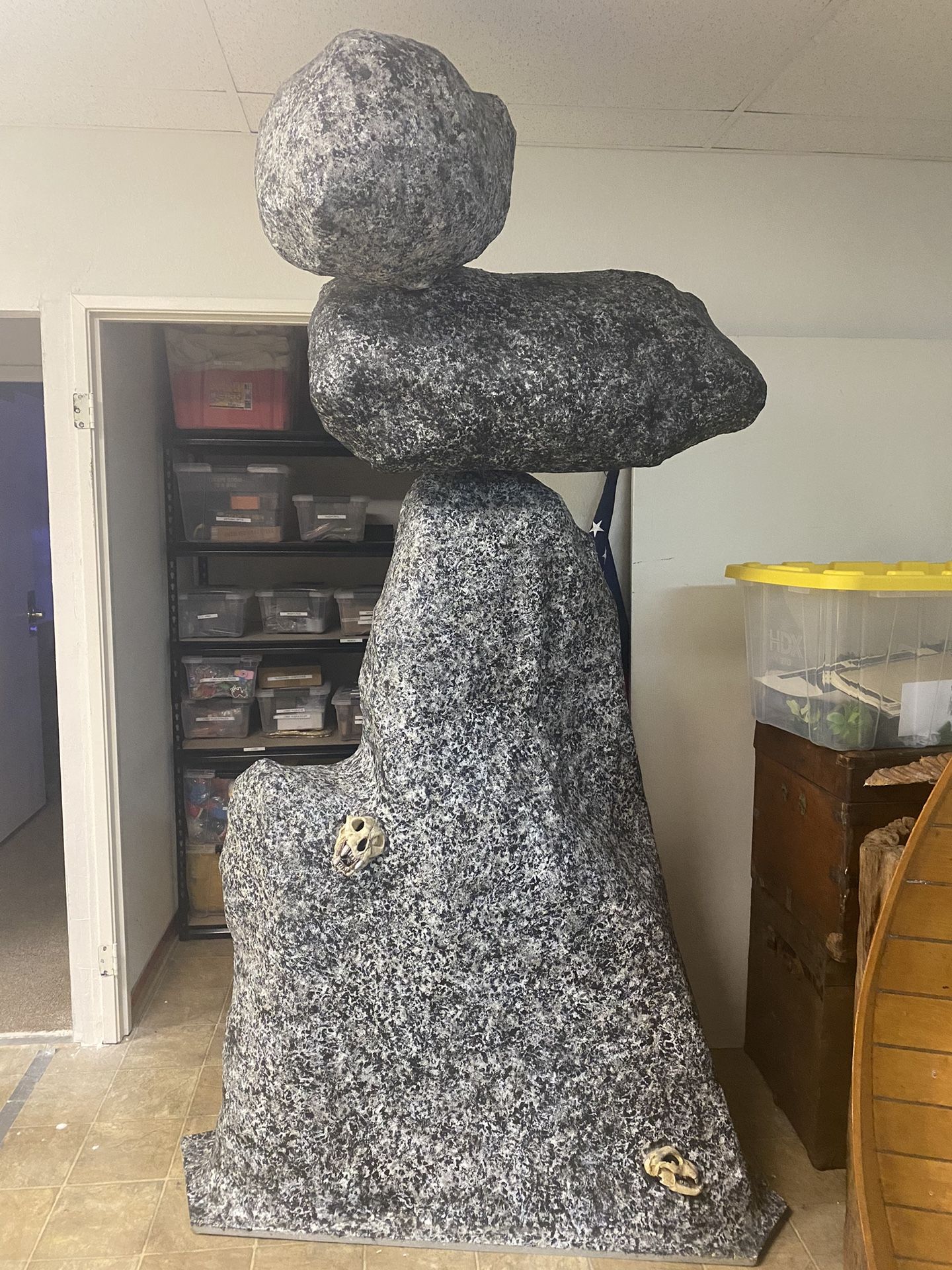 Falling Rocks Set Piece