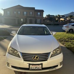 Selling Lexus ES 350 Year 2010