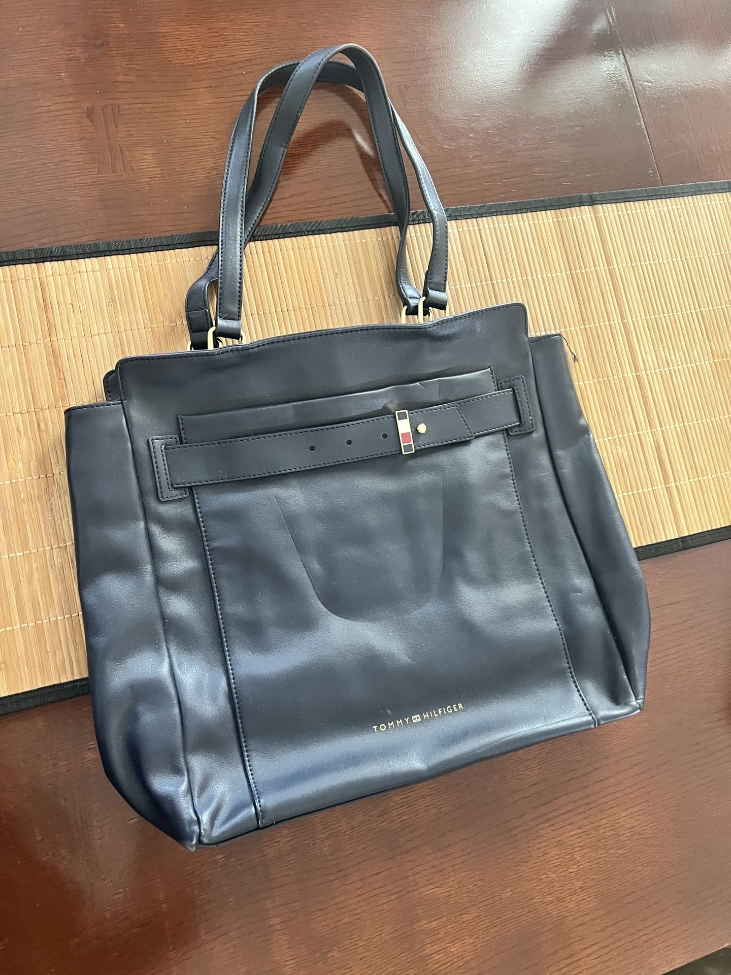 Spacious Tommy Hilfiger Tote