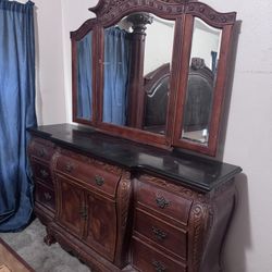 King Bed And Dresser 