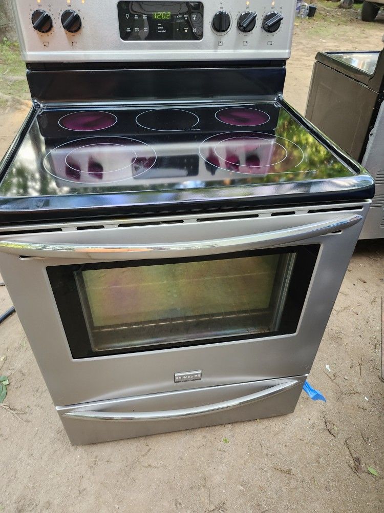 Frigidaire Stove $325