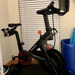 Peloton - Exercise Bike