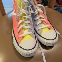 Women Converse Size 6