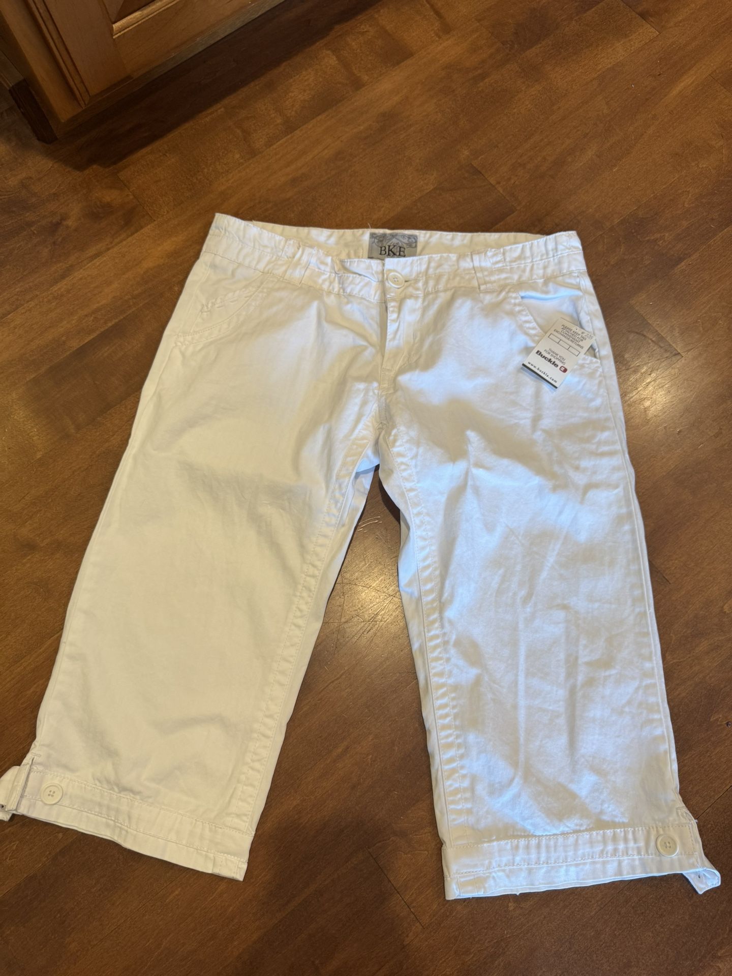 Woman’s brand new with tags BKE Capri pants shipping available