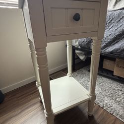 Simplify Antique White 1-Drawer End Table