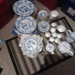 100 Pieces Of Meissen China Onion Pattern  No Chips Or Cracks1000 Dollars