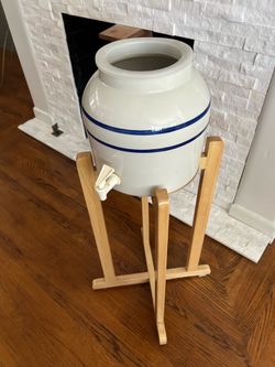 Water jug dispenser