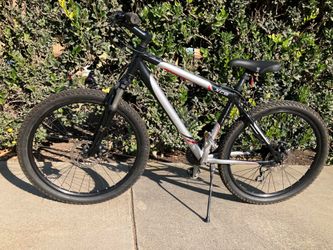 Northrock XC6 Mountain Bike - 18" Medium Frame (26" Tires)