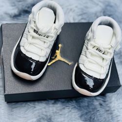 Air Jordan 11 "Neapolitan"