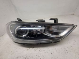 Hyundai Elantra passenger side headlight assembly