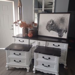 Long Dresser  And 2 Nightstands 