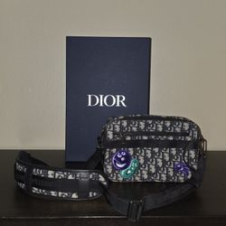 Dior x Kenny Scharf Safari Messenger Bag
Beige/Black