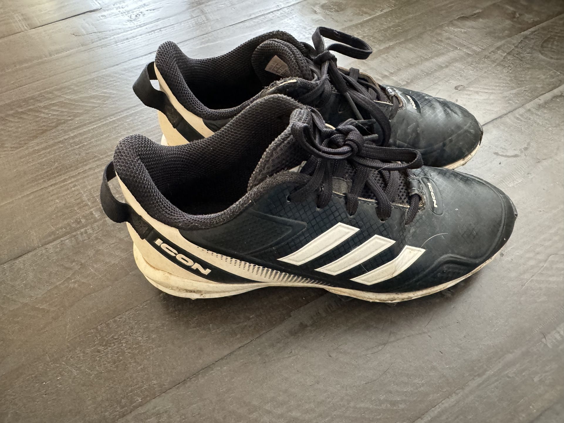 Adidas Kids Boy’s Size 3 1/2 Cleats Black & White
