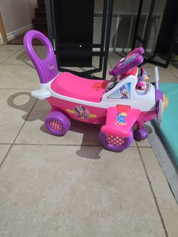 Minnie Mouse Ride-on Plane