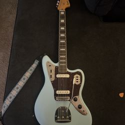 Squier Classic Vibe '70s Jaguar Limited-Edition Electric Guitar Daphne Blue