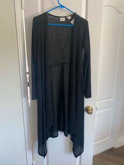 Women’s Daytrip small long black sweater