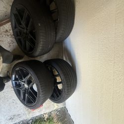 19’ Touren Wheels With Tire  Decent Thread (michelin) 255/35 R19