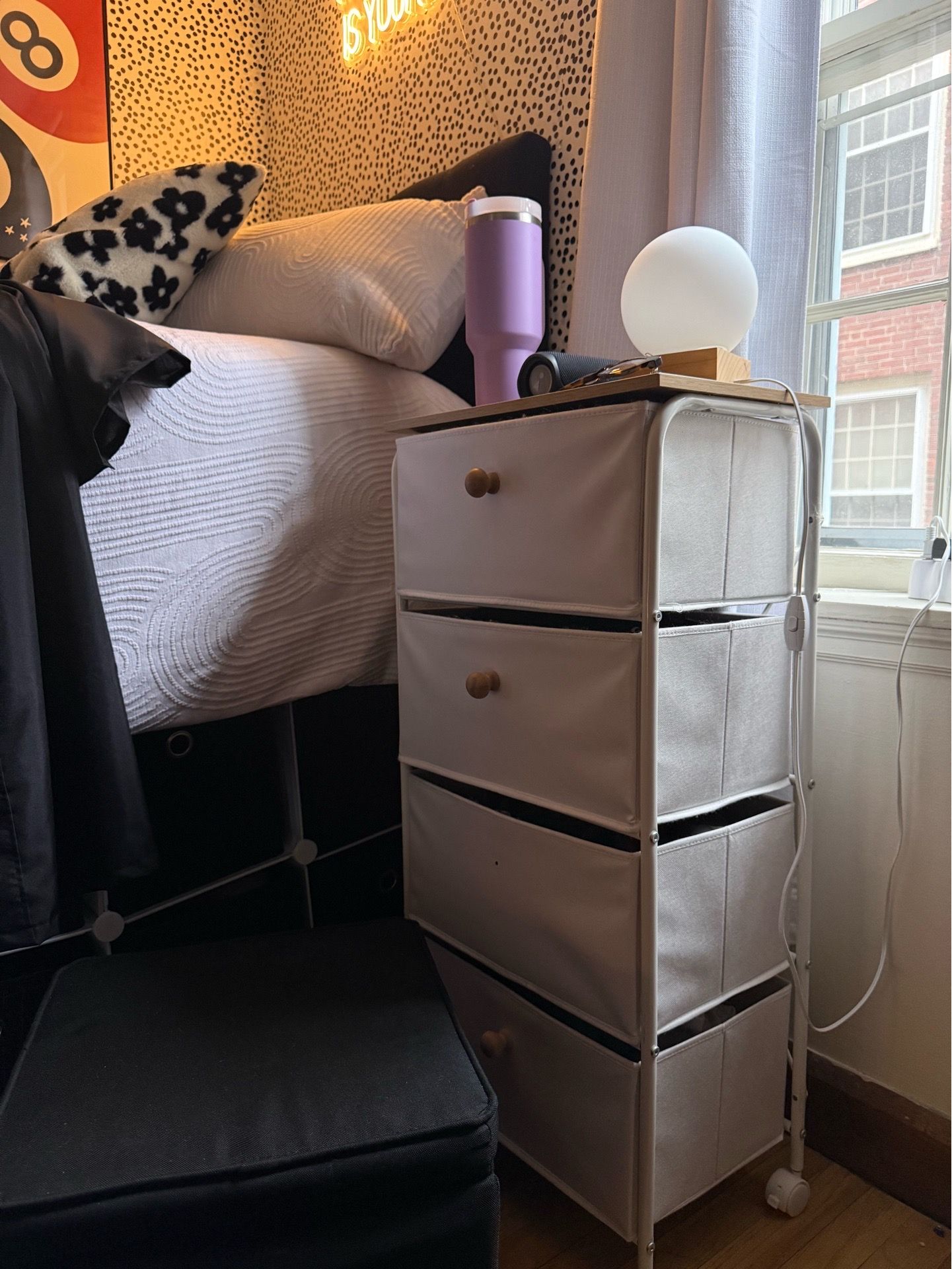 Dormify Nightstand (White)