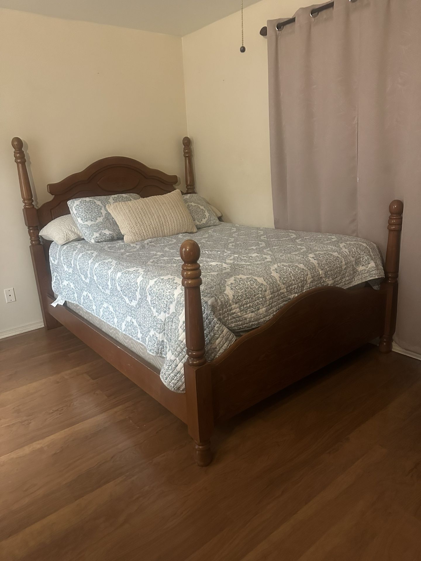 Queen Bed Room Set