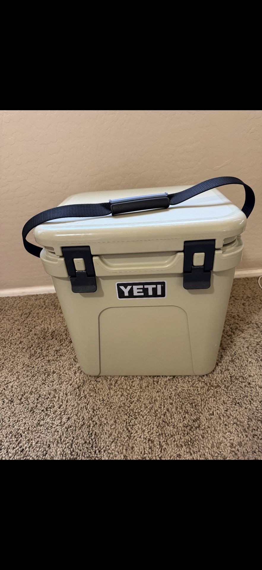 Yeti Roadie 24 Hard Cooler - DESERT TAN