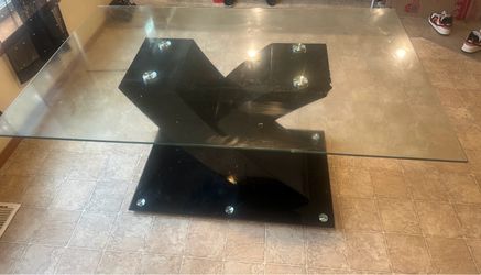 Glass dinning room table