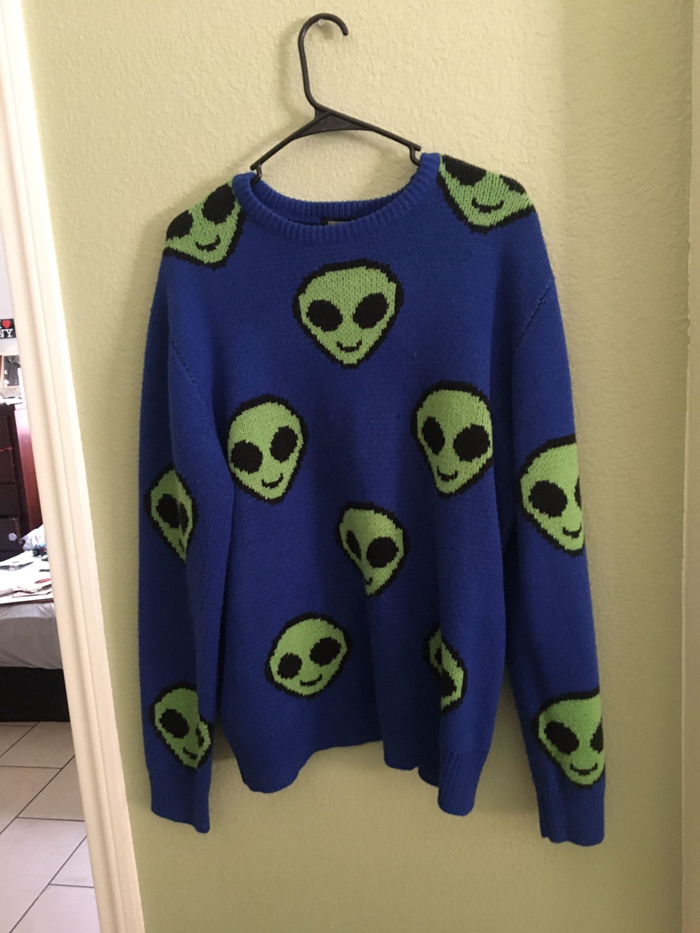 Men’s Forever 21 Alien Pull Over