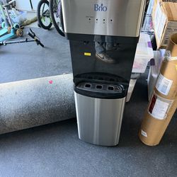 Semi functioning Brio water dispenser-FREE