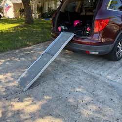 Solvit Deluxe Aluminum Telescoping Pet Ramp, Extends 39-72 in to Reach Vans & SUV’s holds 400 pounds
