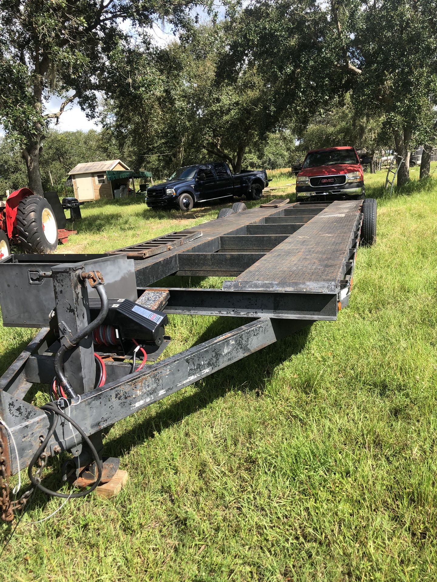 2 car carrier in excellent condition