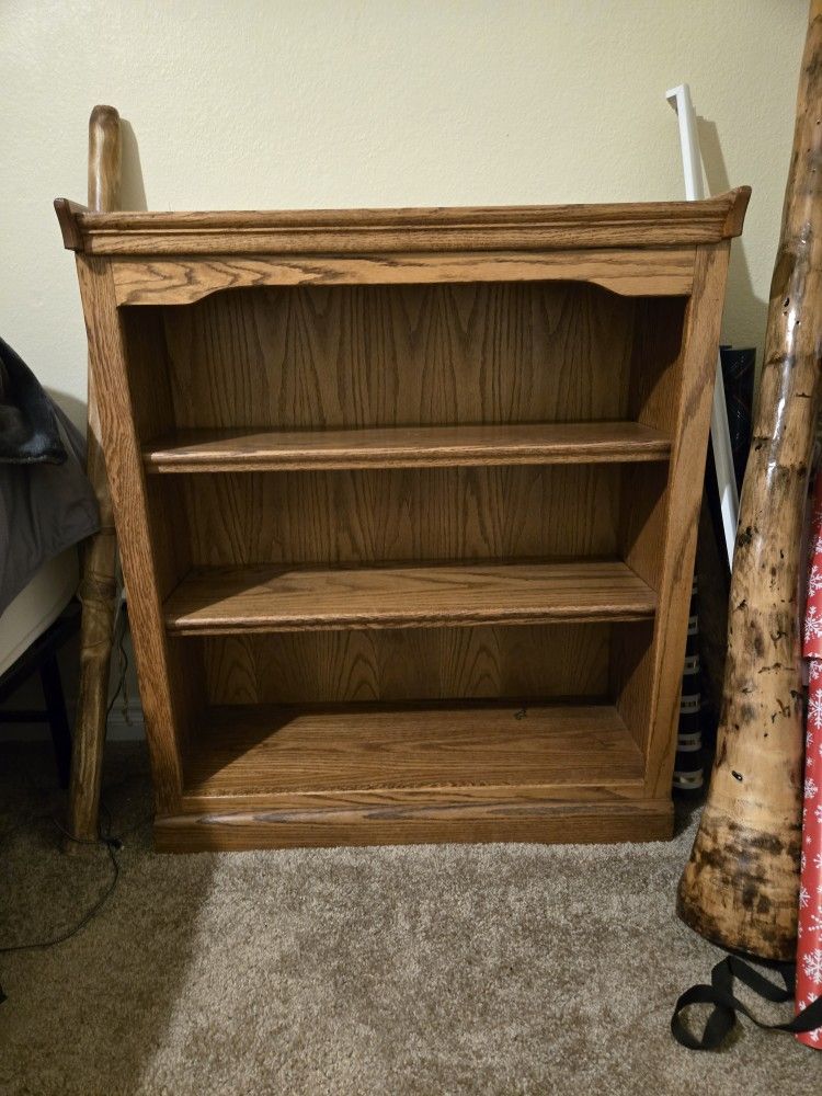 📚 Solid Wood Bookshelf