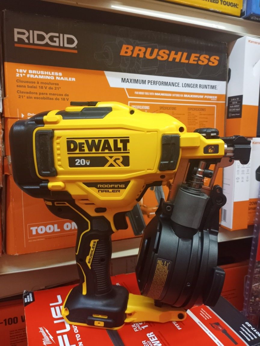 DEWALT 20V MAX XR BRUSHLESS ROOFING NAILER (TOOL ONLY)