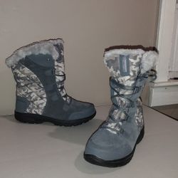 COLUMBIA WOMEN WINTER BOOTS SIZE 9 