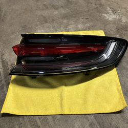 Porsche Macan Tail Light Right 2019-2026 95B945092AL OEM Insurance Quality