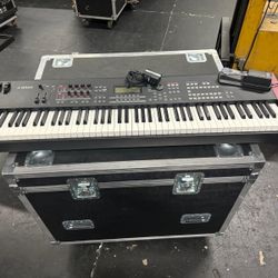 Yamaha MOXF8 88 Key Keyboard Workstation with Bag and Pedal Bundle