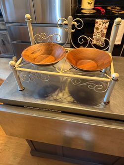 Elevated pet dish Elevated pet dish