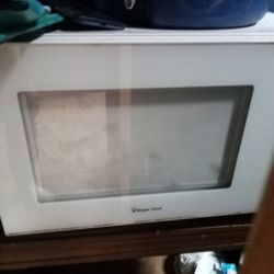 Magic Chef Microwave Oven (Large)