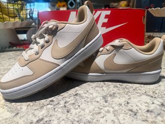 Nike Borough Lows Size 5Y 6.5 W
