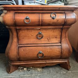 2 Beautiful Wooden nightstands 