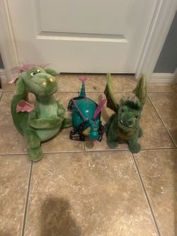 Pete’s dragon lot of two plush and popcorn bucket