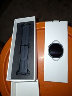 Hola Estoy  vendiendo  este reloj smath compatible con Samsung  solvents es nuevo