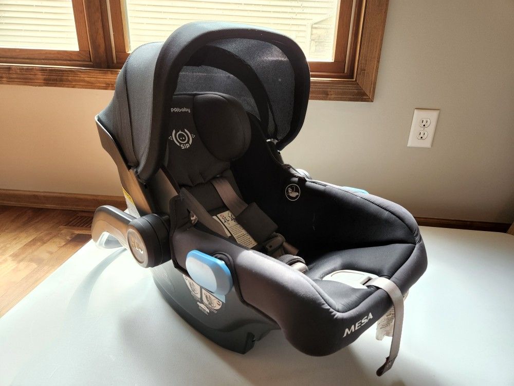 Uppababy Mesa Car Seat and Base