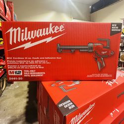 Milwaukee M12 12V Lithium-Ion Cordless 10 oz. Adhesive and Caulk Gun (Tool-Only)